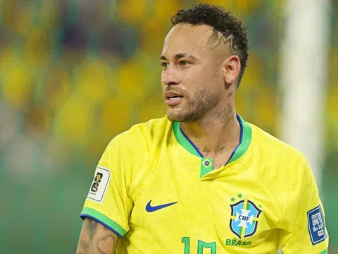 Vừa lên tuyển Brazil được vài ngày, Neymar lại bị gạch tên