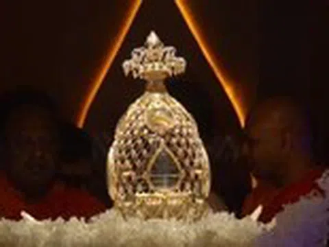 Xá lợi Phật về đến TP.HCM trên chuyên cơ quân sự, người dân có thể bắt đầu chiêm bái từ ngày 3-5
