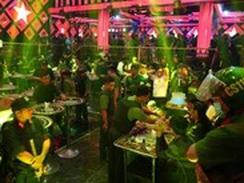Hơn 300 cảnh sát Bình Thuận đột kích quán Paris Night