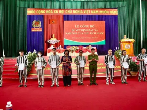 Thứ trưởng Bộ Tư pháp: Ngoài cánh cổng trại giam có biết bao người thân đang đợi anh chị
