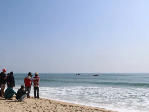 Tìm thấy thi thể một trong bốn học sinh mất tích ở vùng biển Quảng Ngãi