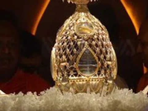 Hàng chục ngàn người dân và Phật tử đến chiêm bái xá lợi Phật