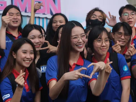 AI, thủ khoa, chuyên gia tâm lý đồng loạt 'tiếp sức' sĩ tử mùa thi