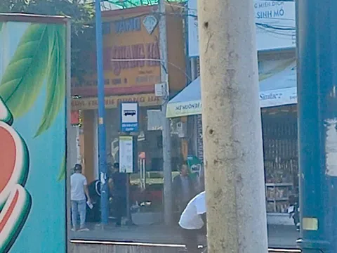 Đang truy xét 2 thanh niên cướp tiệm vàng ở TPHCM