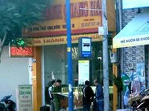 Hai người đập tủ kính, cướp tiệm vàng ở Hóc Môn bị bắt sau 5 giờ lẩn trốn