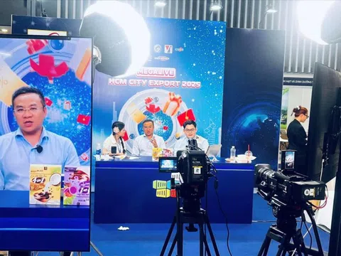 Khi ông chủ livestream bán hàng
