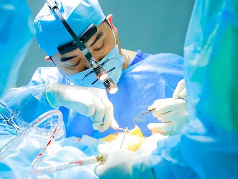 Người phụ nữ sốc phản vệ, nguy kịch khi đang nâng mũi