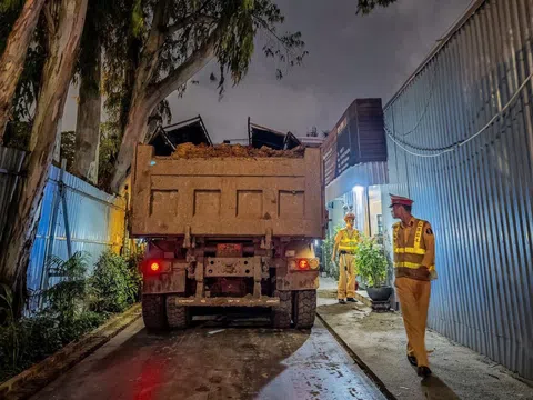 CSGT Hà Nội tuần tra đón lõng loạt xe quá tải