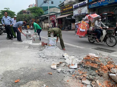 Hà Nội: Phá dỡ loạt trụ bê tông án ngữ trước chung cư