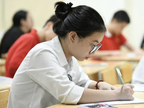 Công bố đồng thời kết quả thi và điểm chuẩn lớp 10 có làm khó trường tư?