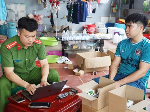 Công an ‘sờ gáy’ cơ sở bán hơn 100.000 đơn hàng mỹ phẩm giả qua Shopee, Tiktok