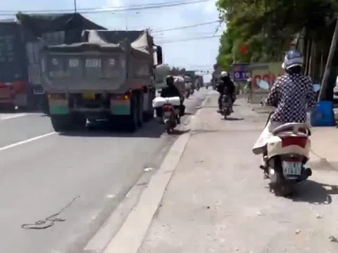 CLIP: Tái diễn cảnh ô tô nối đuôi, ép xe máy lên vỉa hè trên đường ở Bình Dương