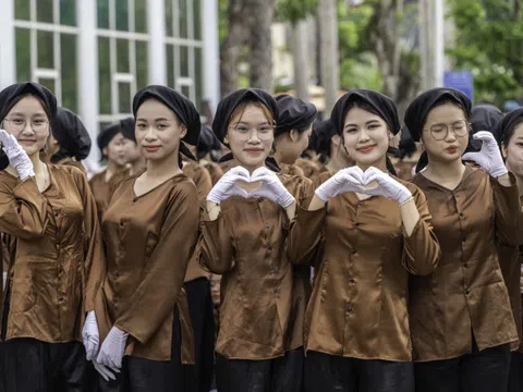 Những ‘bóng hồng’ tham gia diễu hành kỷ niệm 70 năm giải phóng Hải Phòng