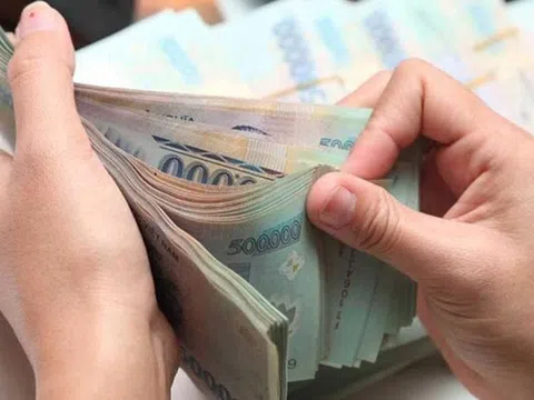 Nghỉ việc do sắp xếp bộ máy được hưởng ngay lương hưu kèm 2 chế độ