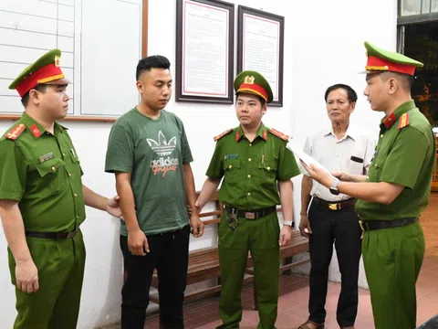 Phú Thọ: Bắt khẩn cấp 2 đối tượng khai thác khoáng sản trái phép