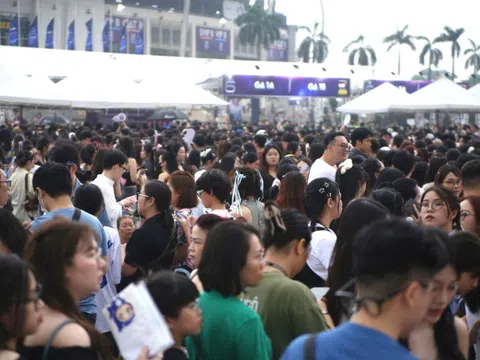 Biển người đổ về sân Mỹ Đình