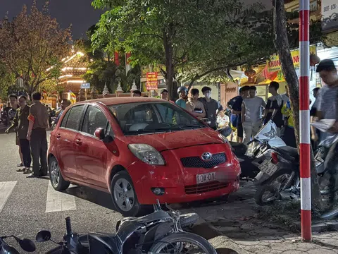 Tài xế ô tô tông 6 xe máy ở Hà Nội ra trình diện