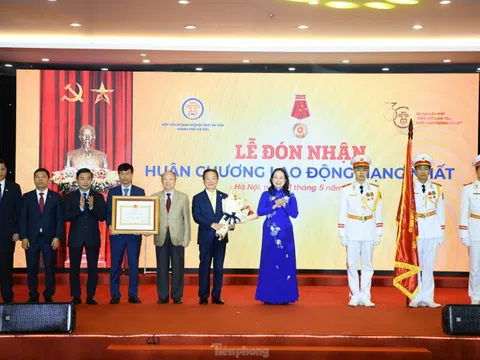 Hiệp hội Doanh nghiệp nhỏ và vừa Hà Nội nhận Huân chương Lao động Hạng Nhất