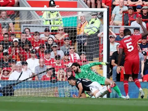 Liverpool và Arsenal bất phân thắng bại