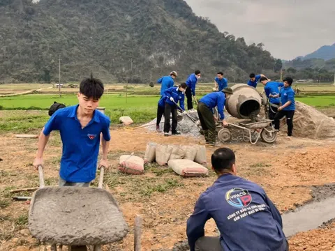 Chuyện xóa nhà tạm ở vùng cao - Bài 4: Áo xanh nhập cuộc