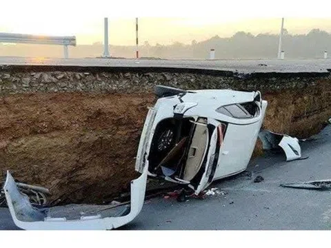 Tin mới vụ sập mặt cầu vừa khánh thành ở Tây Ninh, ô tô rơi xuống hố