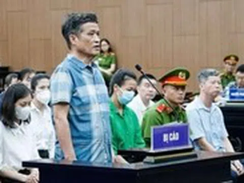 Cựu tổng cục trưởng khai 'mở túi hoa quả thấy 500 triệu gọi điện xin trả lại nhưng không được'