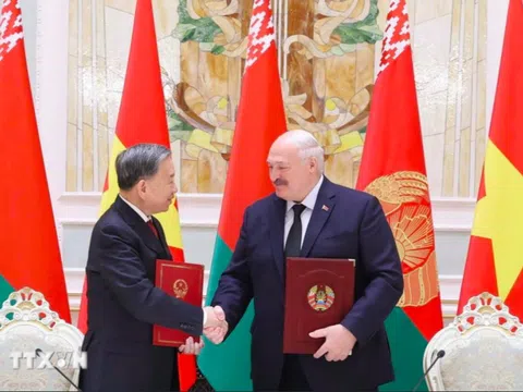 Tổng Bí thư Tô Lâm và Tổng thống Aleksandr Lukashenko ký tuyên bố nâng cấp quan hệ Việt Nam - Belarus