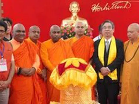 TP.HCM tiễn đoàn cung rước xá lợi Phật ra Hà Nội