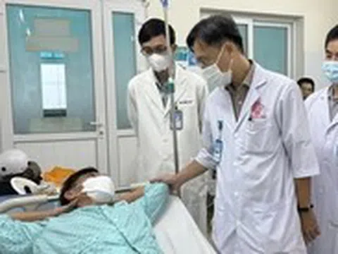 Bướu mỡ 8kg chèn ép, làm suy yếu chức năng thận của người đàn ông 47 tuổi