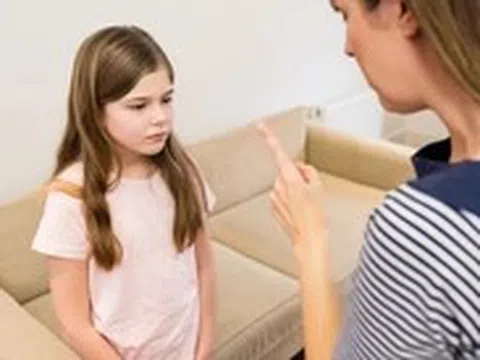 Lời chửi mắng của cha mẹ ám ảnh tâm lý con suốt đời