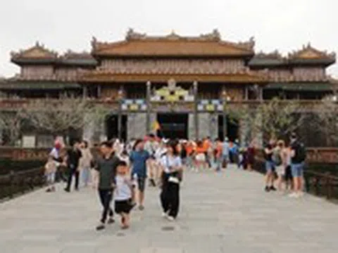 Không sáp nhập với tỉnh thành nào, Huế được và mất gì?