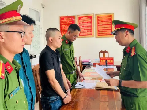 Lừa đổi vé số giả trúng thưởng chiếm đoạt tiền của người khuyết tật