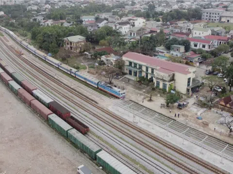 Sáp nhập Quảng Bình, Quảng Trị: Cán bộ đi làm bằng tàu hỏa hằng ngày