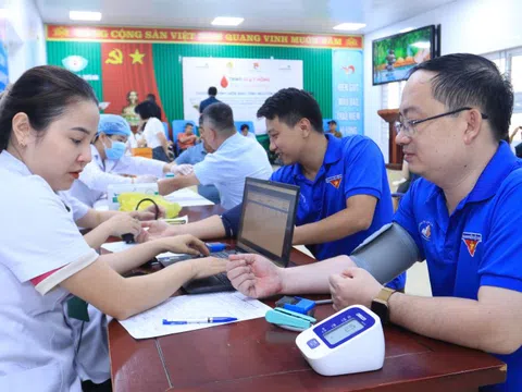 Thanh niên, người lao động xứ Nghệ 'trao giọt hồng - trao yêu thương'