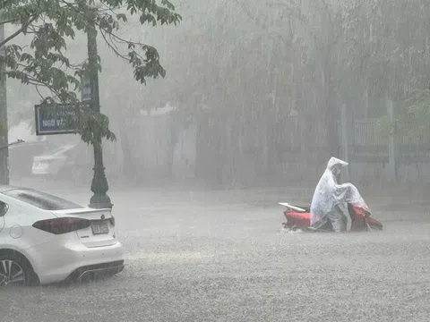 Nhiều tuyến đường ở thành phố Bắc Giang ngập sâu trong nước