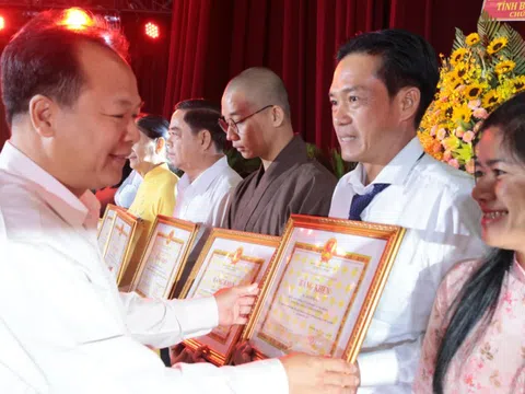 'Hiệp sĩ hút đinh' ở Bình Dương được tuyên dương gương tiêu biểu làm theo lời Bác