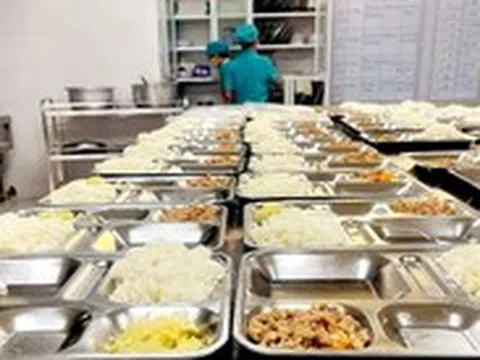 Chủ tịch Quảng Bình chỉ đạo khẩn vụ bữa ăn bán trú bị đánh thuế 2 lần