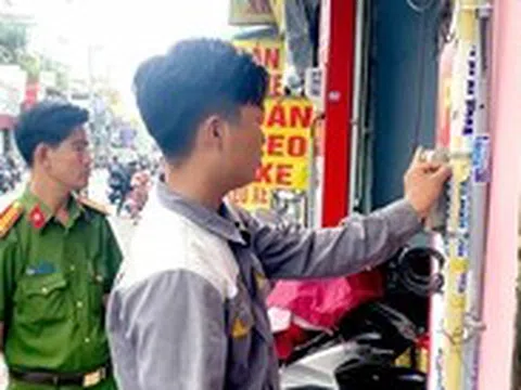 Lần theo tờ rơi, Công an TP.HCM nỗ lực xóa quảng cáo bẩn, tín dụng đen