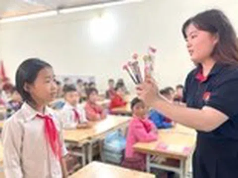 Những đứa trẻ 'lên đỉnh Mã Pí Lèng'