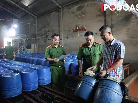 NÓNG 19/5: Lại phát hiện cơ sở sản xuất giá đỗ ngâm hóa chất, hơn 60 tấn đã len lỏi vào bữa ăn hàng ngày