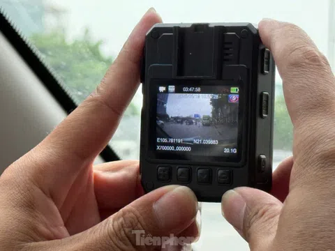 CSGT Hà Nội dùng camera chuyên dụng ghi hình xử lý loạt xe khách vi phạm