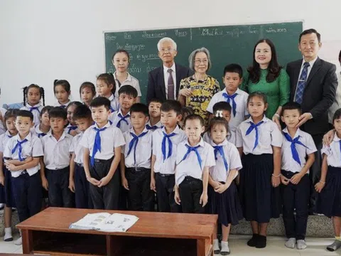 Quảng Trị biệt phái giáo viên sang Lào giảng dạy tiếng Việt
