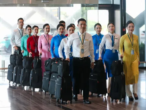 Bay cùng thời gian - hành trình 30 năm đồng phục tiếp viên Vietnam Airlines