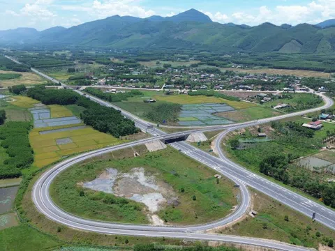 Tuyến cao tốc Cam Lộ - La Sơn giai đoạn 2 sắp mở rộng có gì đặc biệt?