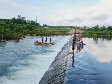 Vụ 7 học sinh bị lũ cuốn ở Quảng Ninh: Huy động hơn 1.000 người tìm kiếm nạn nhân mất tích