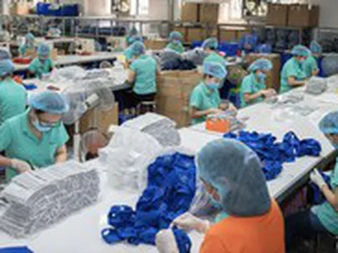 Khẩu trang đắt hàng chợ mạng sau cảnh báo của cơ quan chức năng về COVID-19