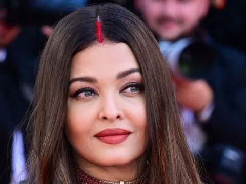 Hoa hậu đẹp nhất mọi thời đại trên thảm đỏ Cannes