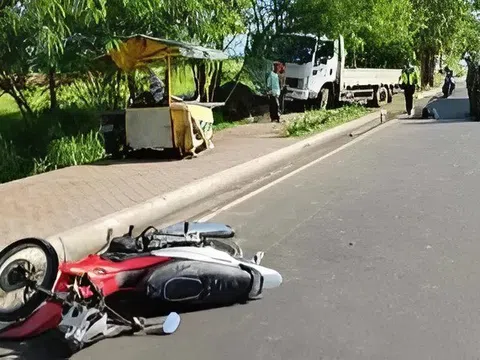 Người đẹp hoa hậu tử vong vì đâm vào xe tải
