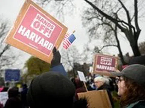 Harvard đâm đơn kiện chính quyền Trump vì lệnh cấm tuyển sinh quốc tế