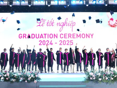 Lễ tốt nghiệp TH School Hòa Lạc: Học sinh cũ trở về khẳng định 1 điều, các phụ huynh nghe mà 'mát lòng'